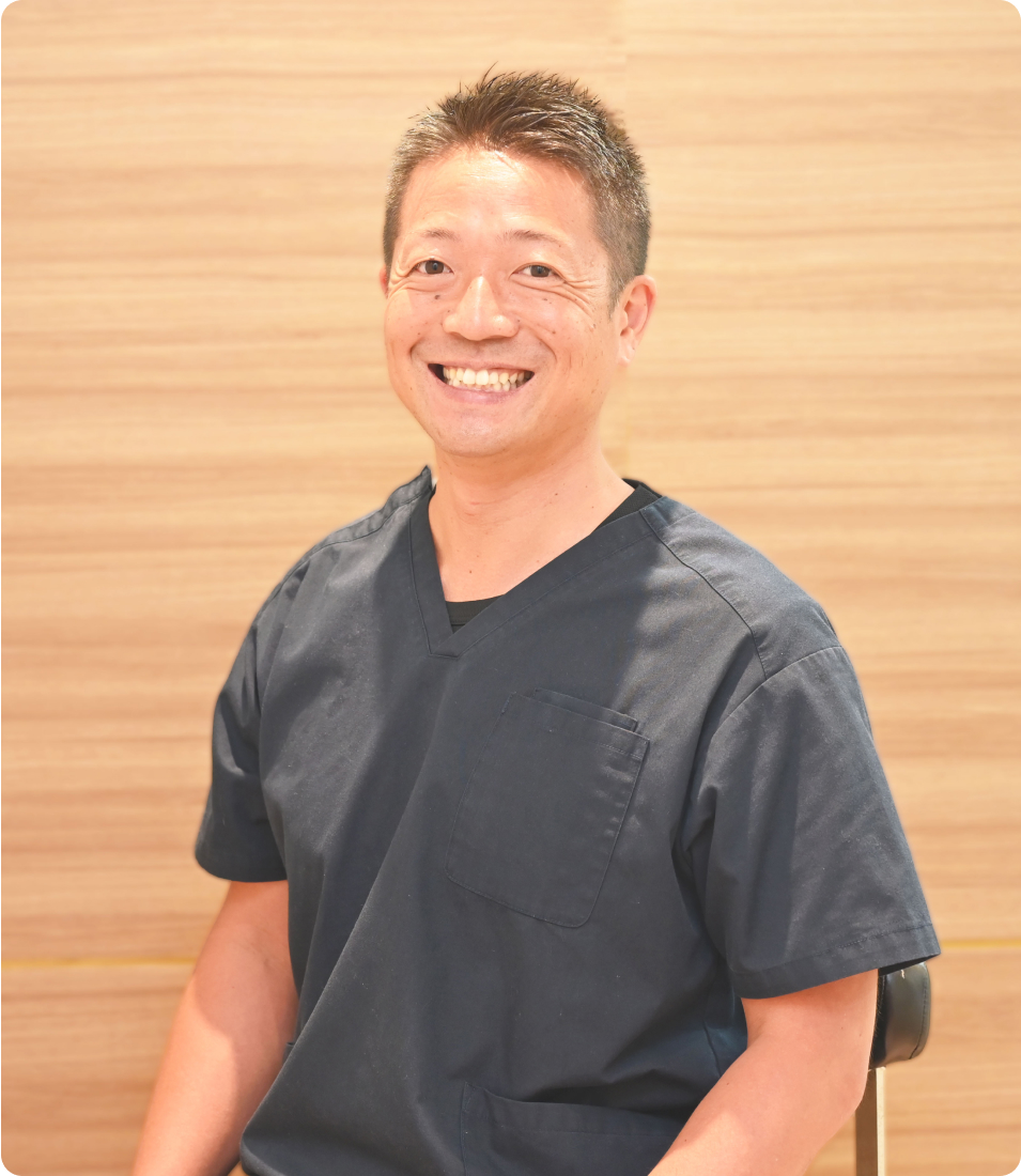 ピュアデンタルクリニックの院長の鈴木幹士の写真